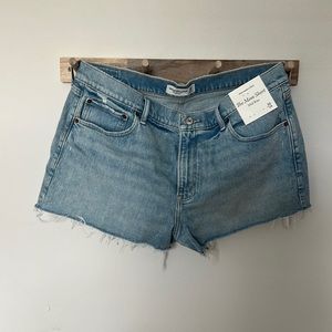 Abercrombie The Mom Short mid rise, 32/14. 9.5in mid rise.